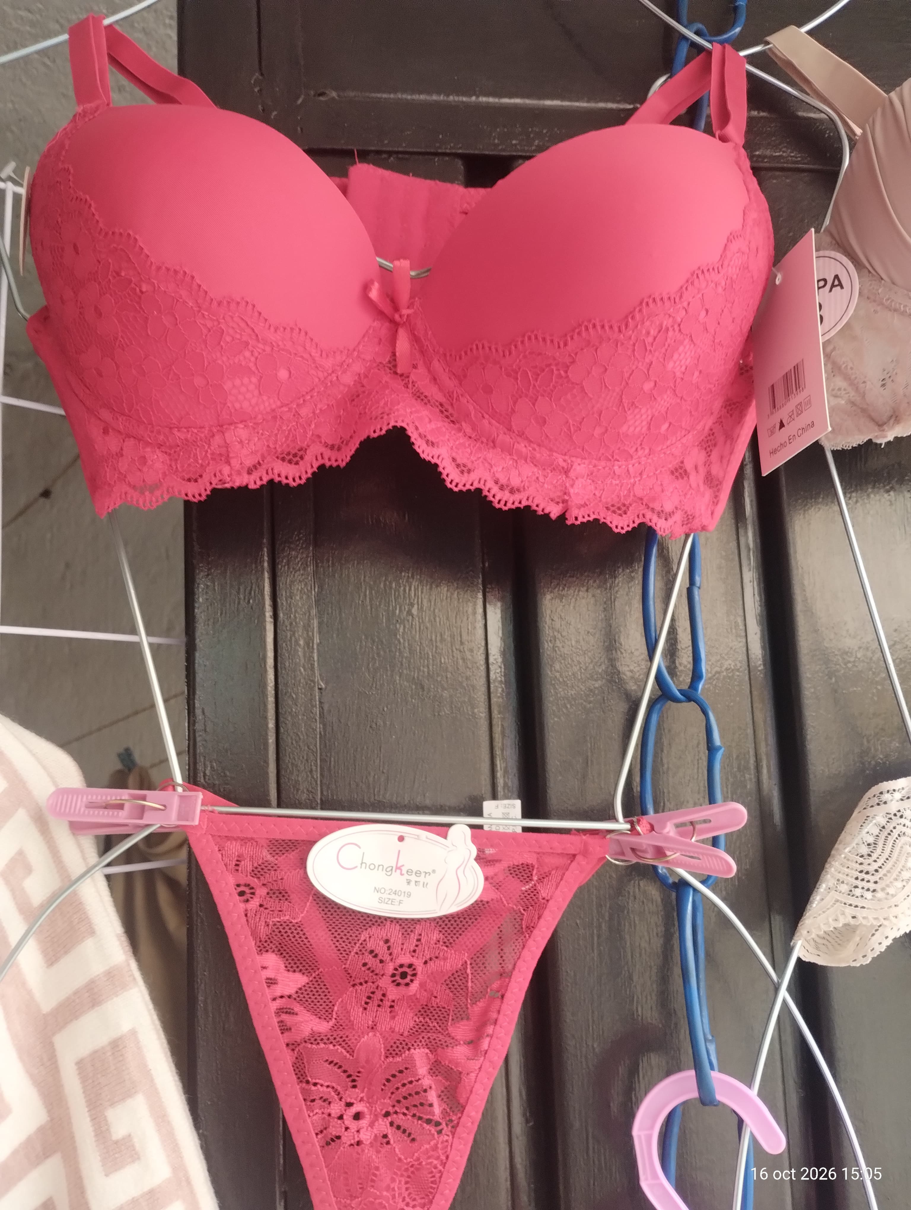 Conjunto de bra y tanga de encaje Chongler